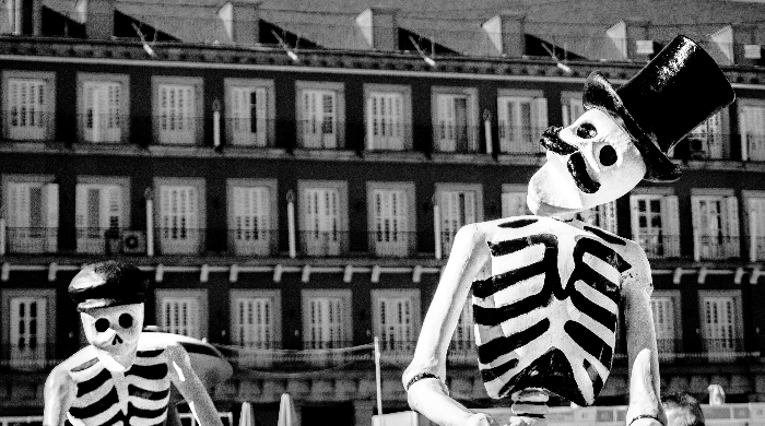 monochrome-photo-of-two-skeleton-wearing-hats-1599469_1601127636.png